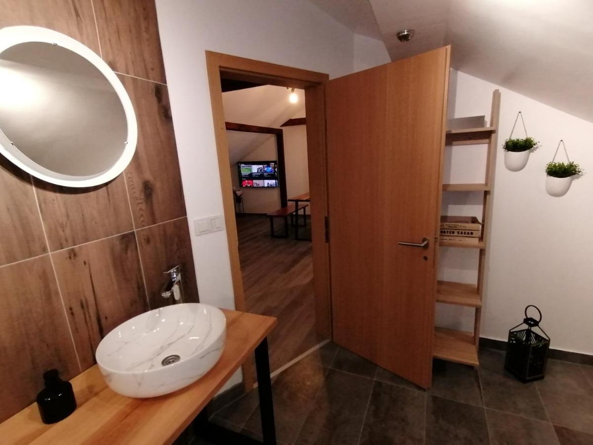 Apartman Megi & Studio Apartman Tomi - Self Check In Крапина Экстерьер фото